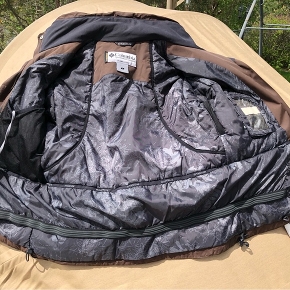 Like new Columbia Titanium jacket - Picture 5 of 10